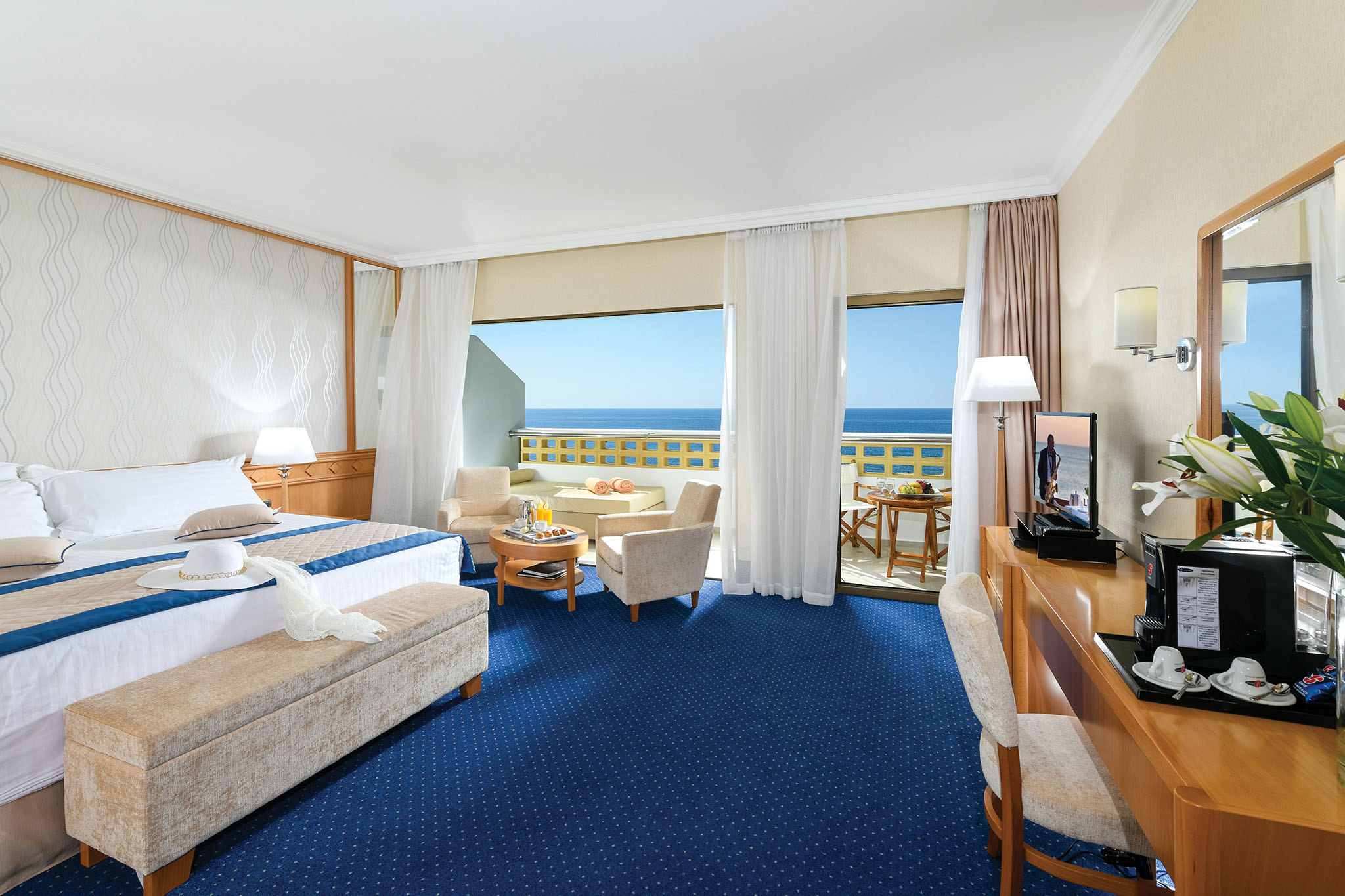 27 PIONEER BEACH HOTEL JUNIOR SUITE SV