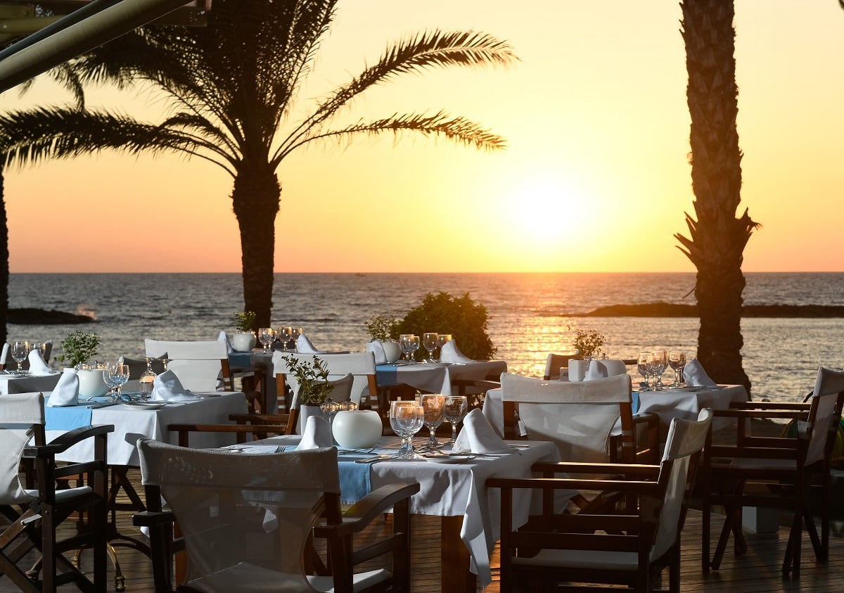 13 PIONEER BEACH HOTEL THALASSA MEDITERRANEAN RESTAURANT