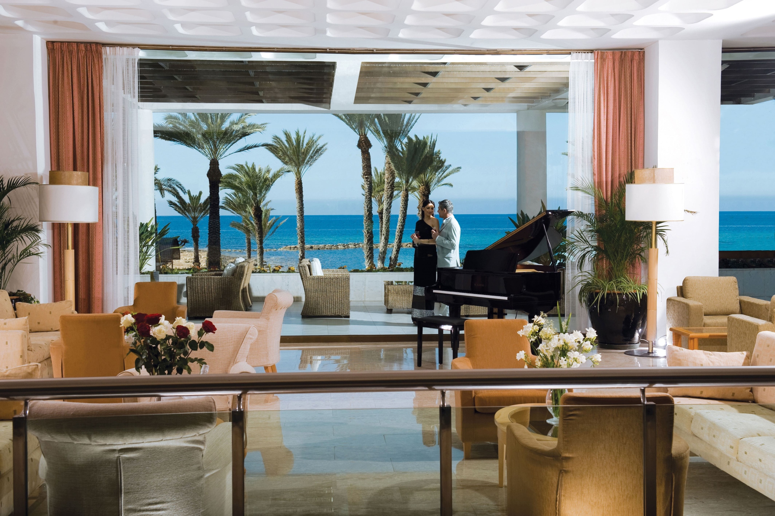 4 PIONEER BEACH HOTEL LOBBY